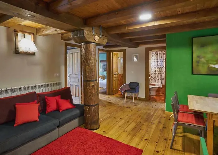 Casapirineos Lantställe Ulle